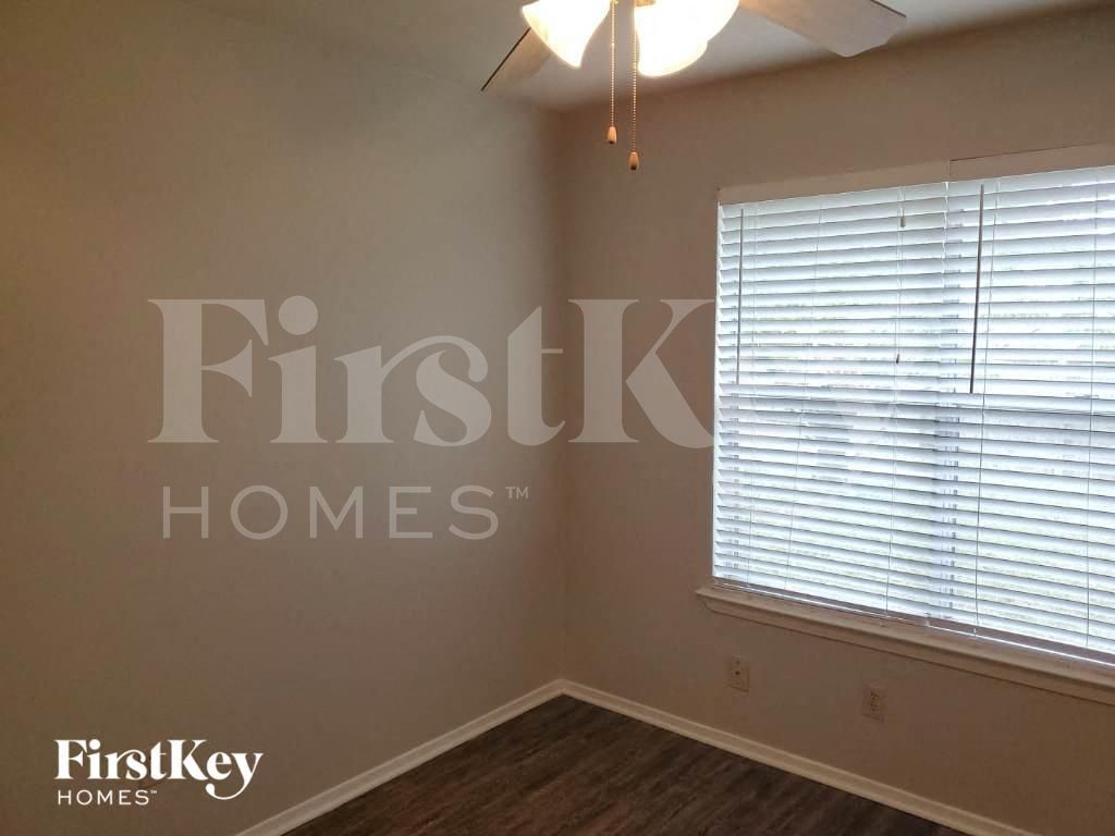 Building Photo - 21134 Western Valley Dr