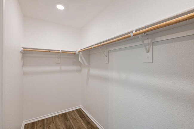 Building Photo - AVAILABLE NOW! 3 BEDROOM TRIPLEX LOCATED IN BONHAM, TEXAS!