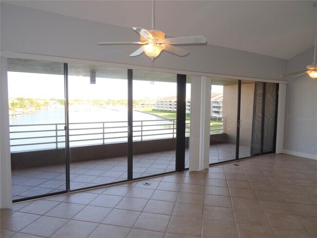Building Photo - 2775 Kipps Colony Dr S