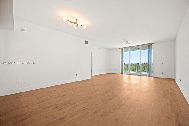 Building Photo - 14951 Royal Oaks Ln