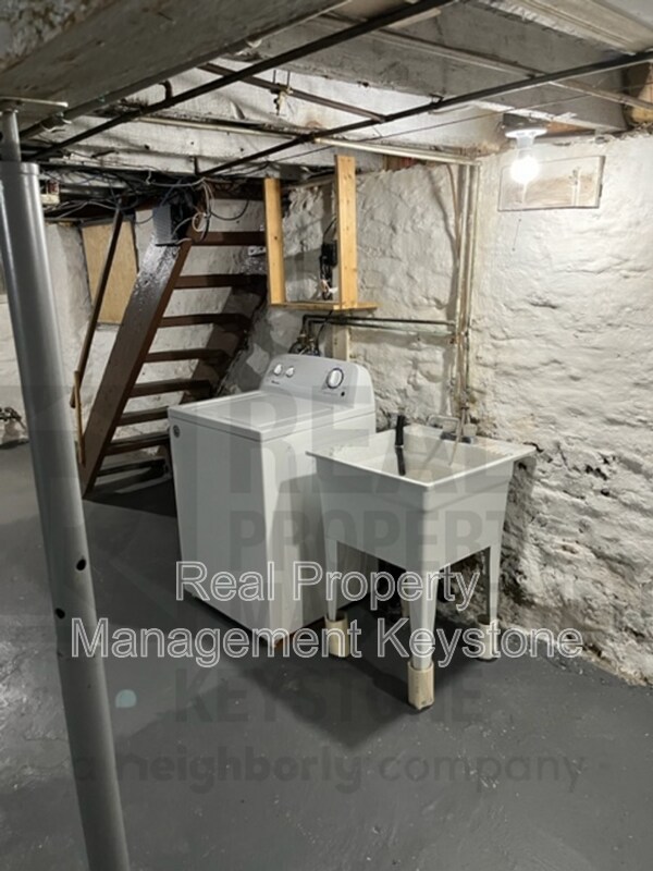 Building Photo - 33 Merritt Ave