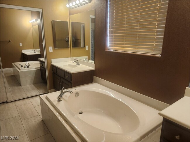 Building Photo - 5154 Walbrook Ln