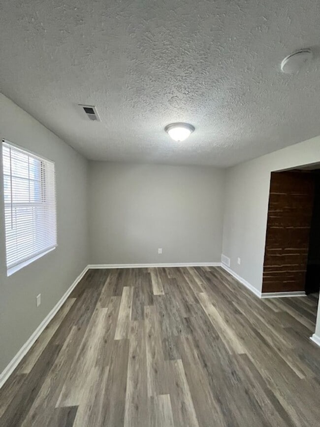 Building Photo - 2 Bedroom, 1.5 Bath Close to Berea College