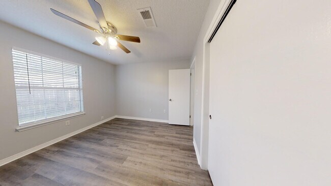 Building Photo - 1922 Heartland Dr