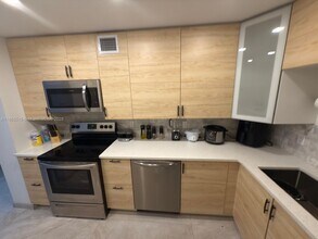 Building Photo - 3113 S Ocean Dr