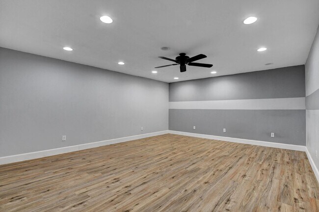 Building Photo - UNIQUE SINGLE FAMILY HOME! - No HOA, Car Lift, RV Parking and Nice Backyard