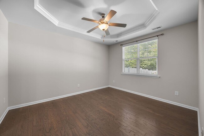 Building Photo - Gorgeous and Spacious 3 Bedroom Townhome, ...