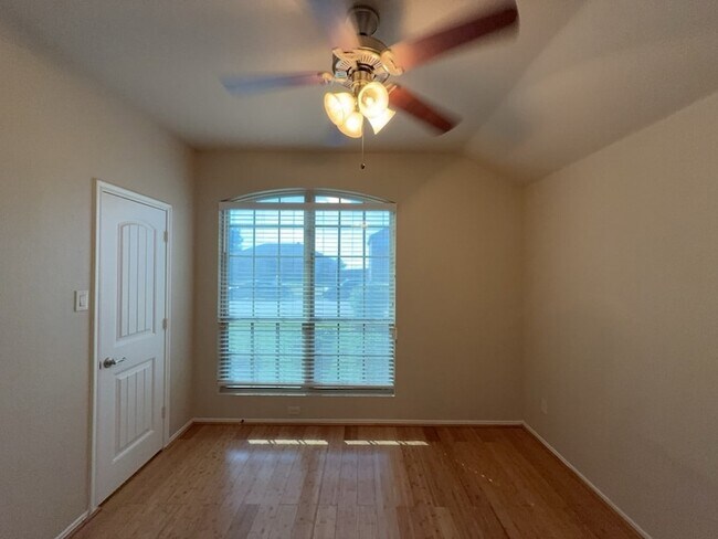 Building Photo - 2333 Cedarwood Dr