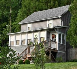 Building Photo - Centrally located 2 Bedroom, 2 Bathroom ho...