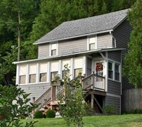 Building Photo - Centrally located 2 Bedroom, 2 Bathroom ho...