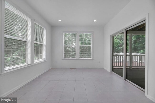 Building Photo - 8008 Hubble Dr