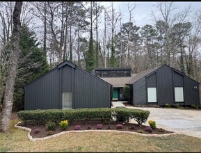 Building Photo - 192 Kings Row NE