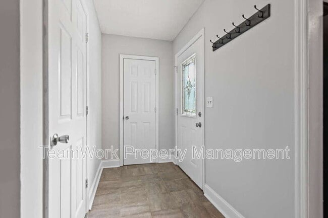 Building Photo - 313 Clearwater Dr