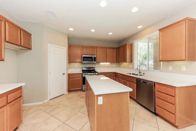 Building Photo - 36397 Bay Hill Dr