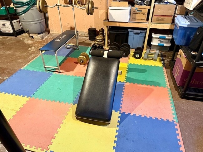 Building Photo - 12 Holiday Dr