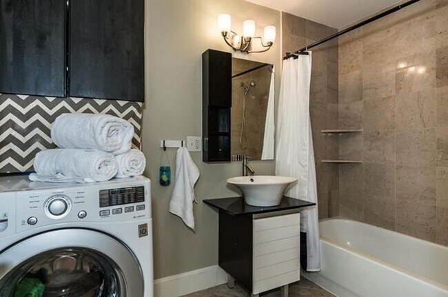 Building Photo - Rare Opportunity – Spacious 4 Bed, 2 Bath ...
