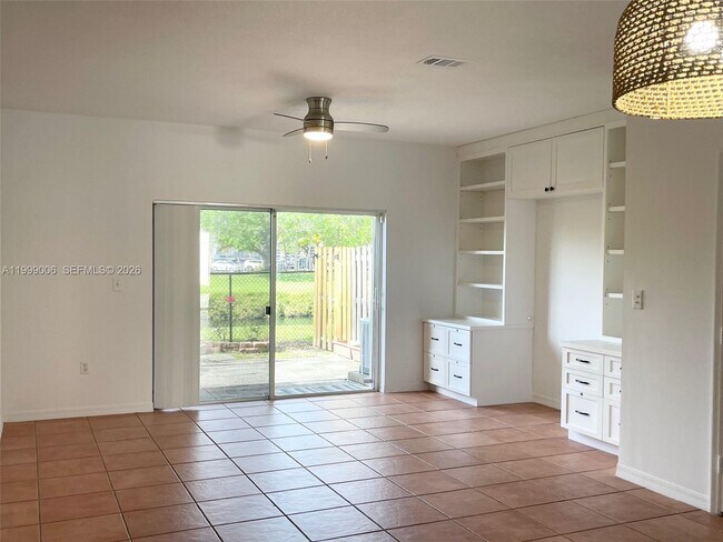 Building Photo - 15750 SW 92nd Ave