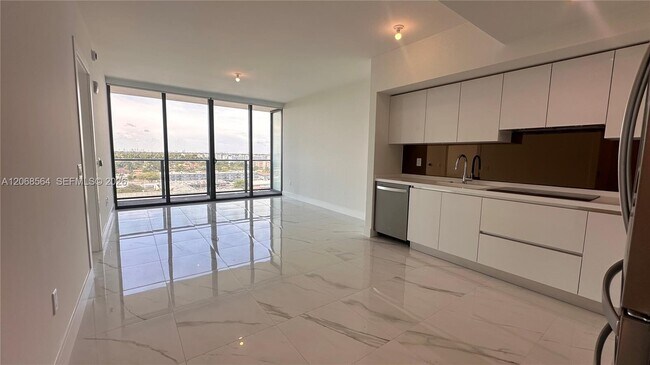Building Photo - 1170 E Hallandale Beach Blvd