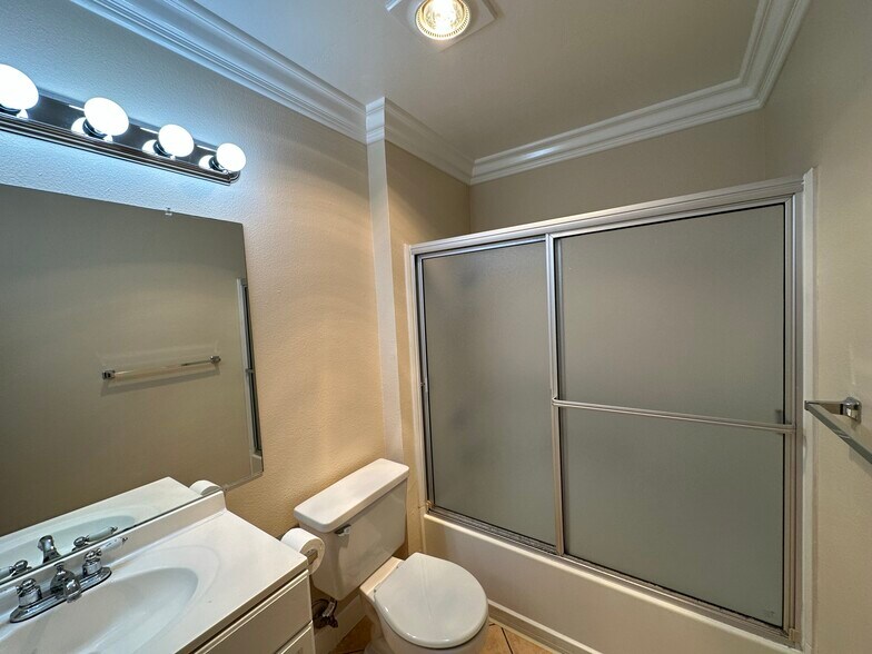 Building Photo - 227 Woodland Pky