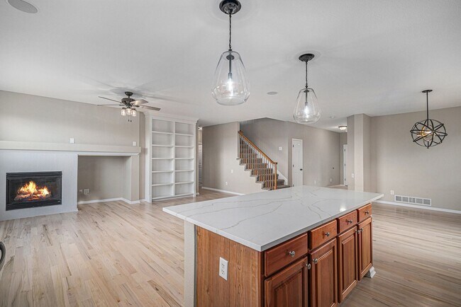 Building Photo - 4 bed/4 bath, Three Story Home Backing to ...
