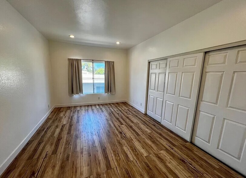 Second Bedroom - 5420 Sylmar Ave