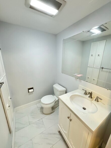 Building Photo - 214 Commonwealth Ave