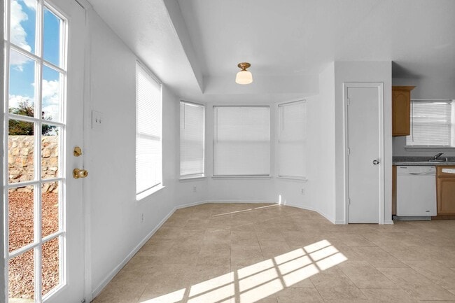 Building Photo - Cozy 3 bedroom 2 bath home in East El Paso! Special- No admin fee!