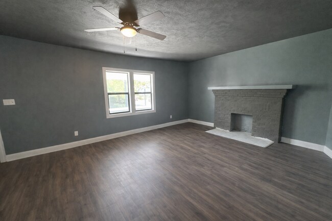 Building Photo - 236 W 29th St