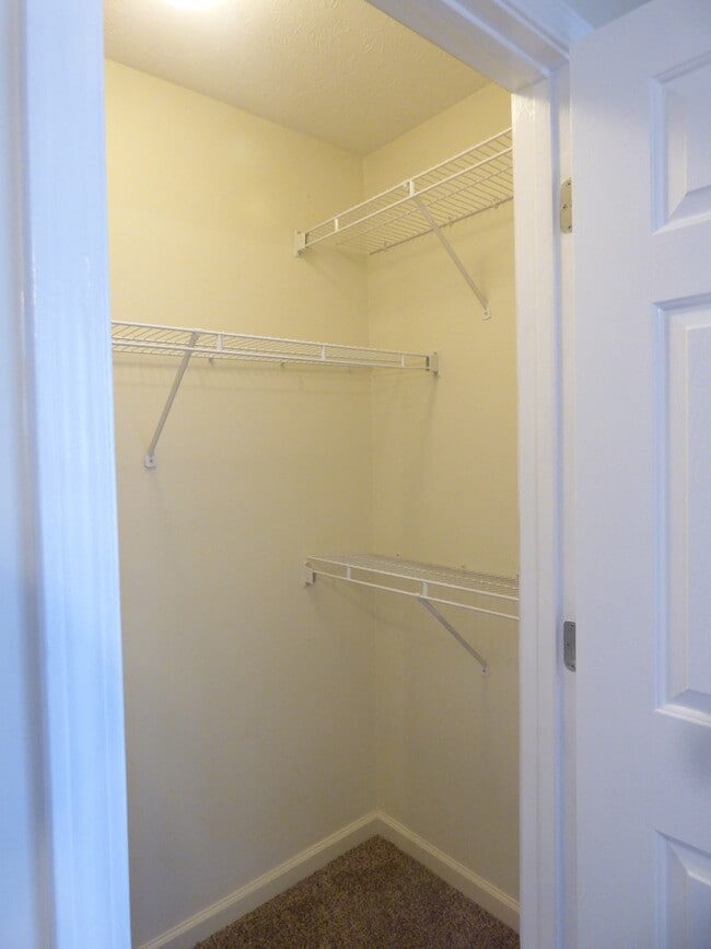 Building Photo - COMING SOON! Spacious Townhouse, W/D Hookups, Off-Street Parking, All Electric!