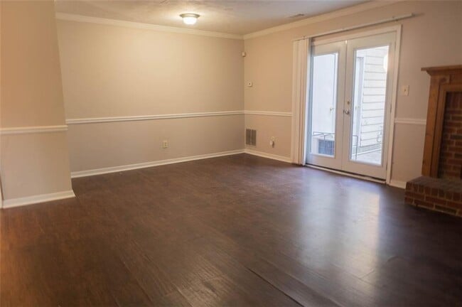 Building Photo - 721 Redland Dr