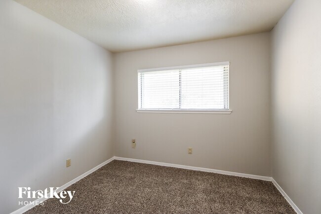 Building Photo - 3627 Village Grove Dr
