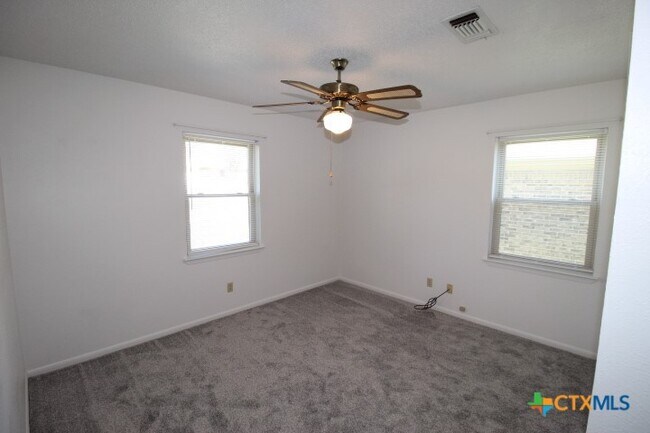 Building Photo - 1606 Hughes Ave