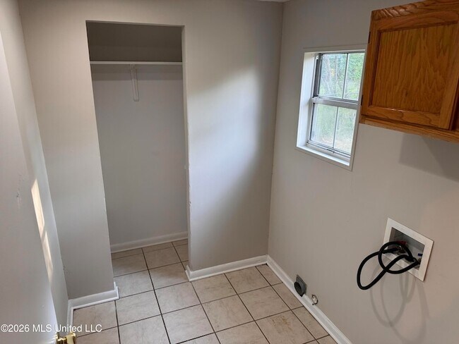 Building Photo - 8678 Yorktown Dr