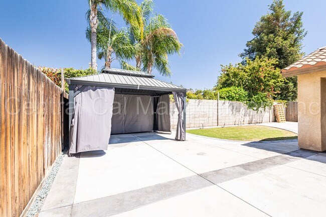 Building Photo - 4 Bedroom/2 Bath Home in the Southwest - $...