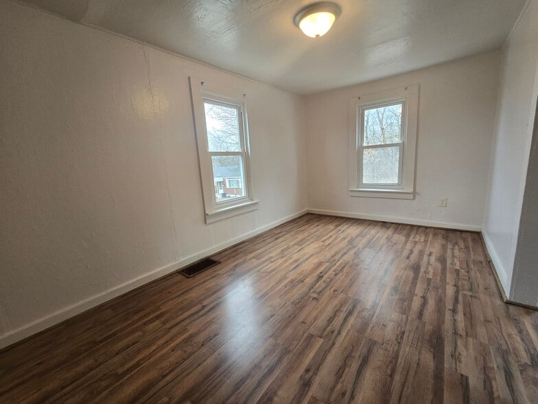 Building Photo - 1007 Burtner Rd