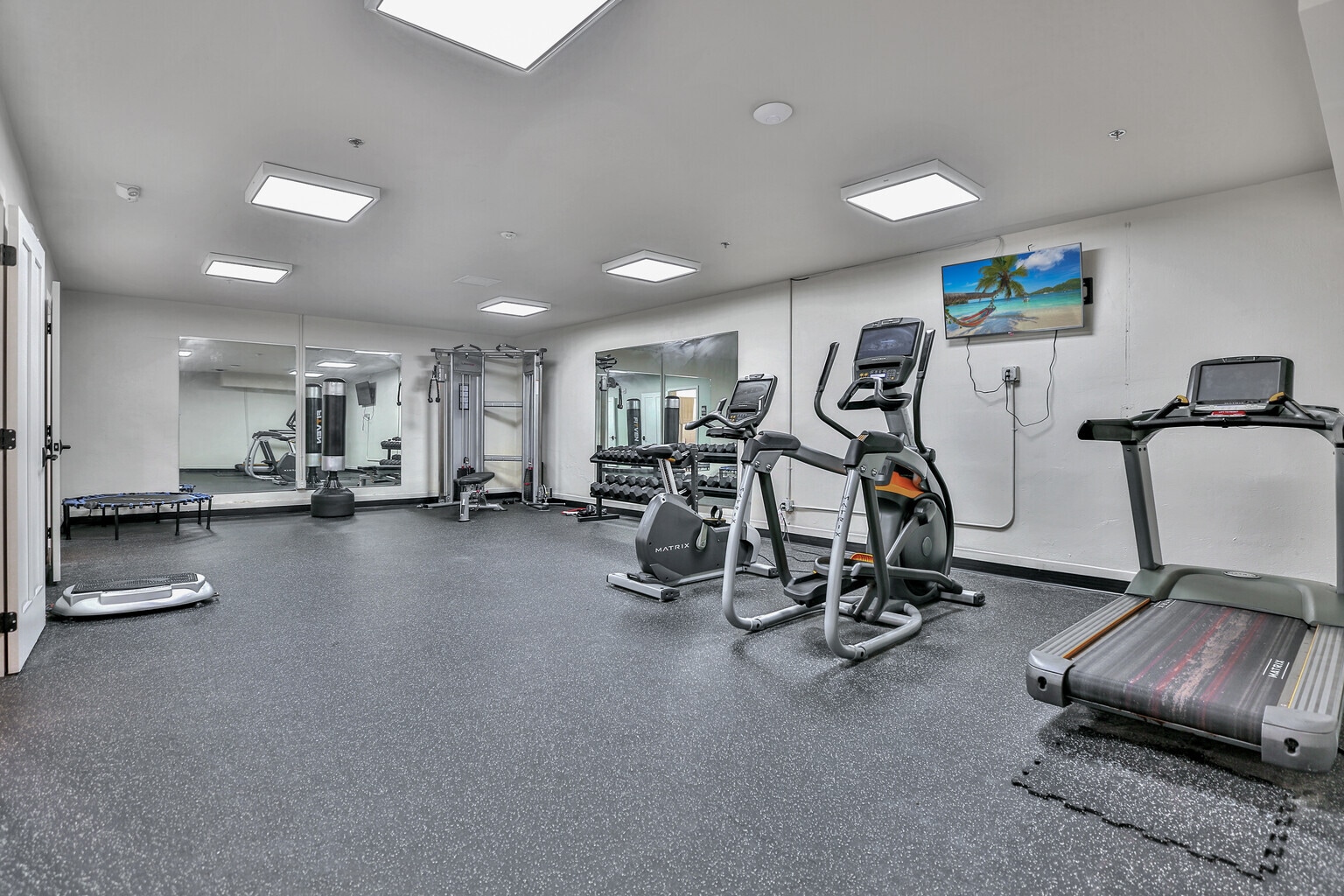 Building Photo - 107 Chestnut St E