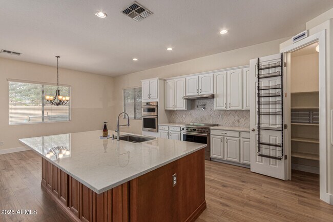 Building Photo - 4978 E Karsten Dr