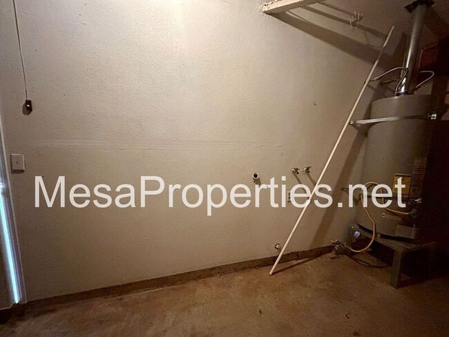 Building Photo - 16559 Manzanita St