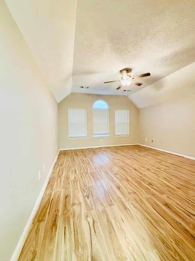 Building Photo - 3759 Heritage Colony Dr