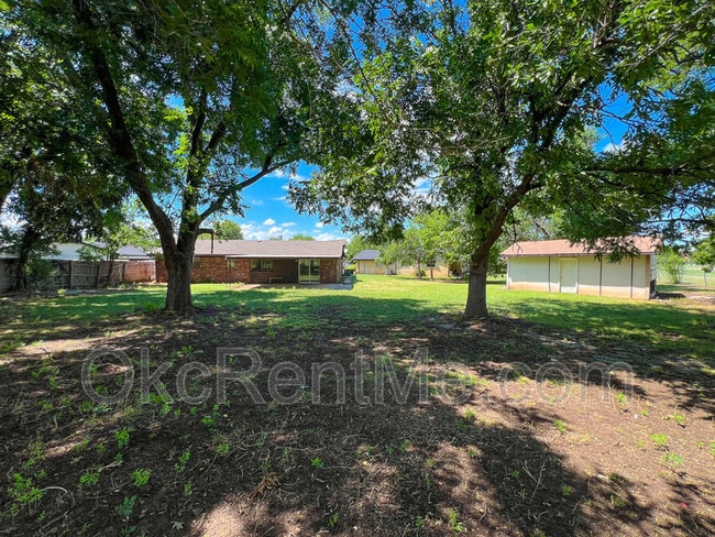 Building Photo - 2400 SW 63rd St