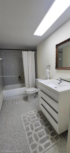Building Photo - 5401 Collins Ave