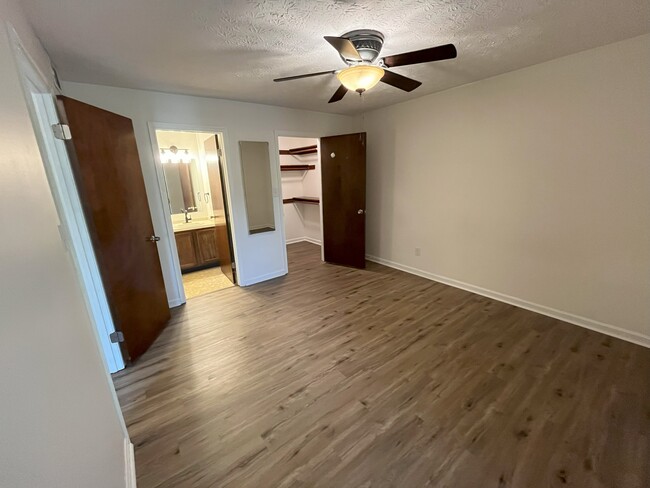 Building Photo - 44710 Beechwood Ct