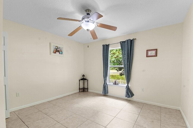 Building Photo - 237 N Hidden Tree Dr