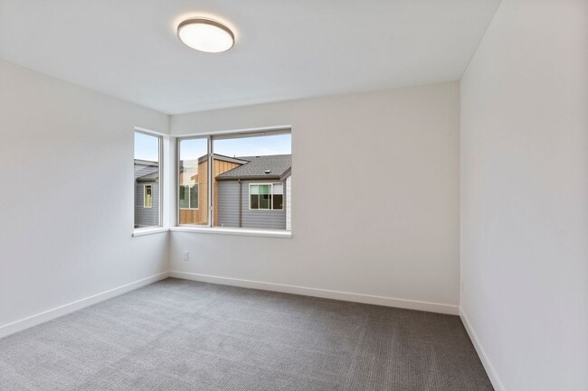 Building Photo - 32742 Hemlock Ave SE