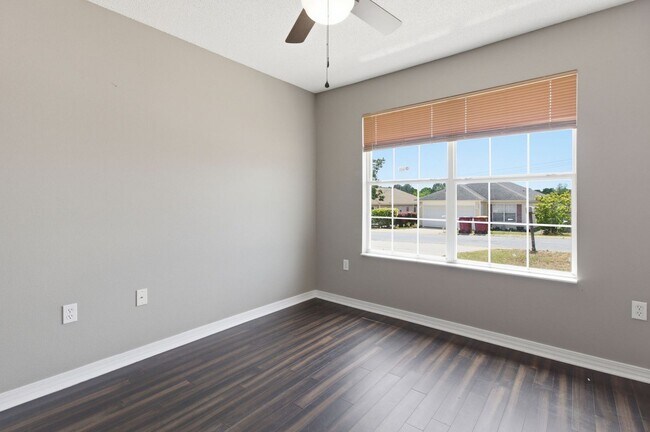 Building Photo - 3 Bedroom in Crestview!!