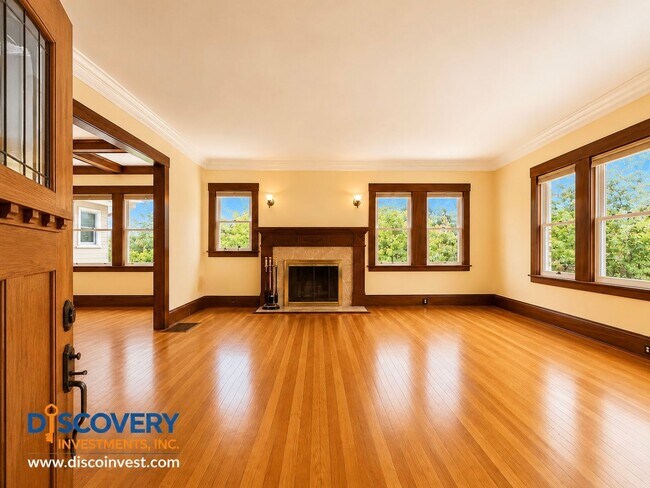 Building Photo - 327 San Carlos Ave