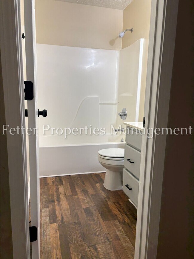 Building Photo - Summer Special! Half Off First Month's Rent!
