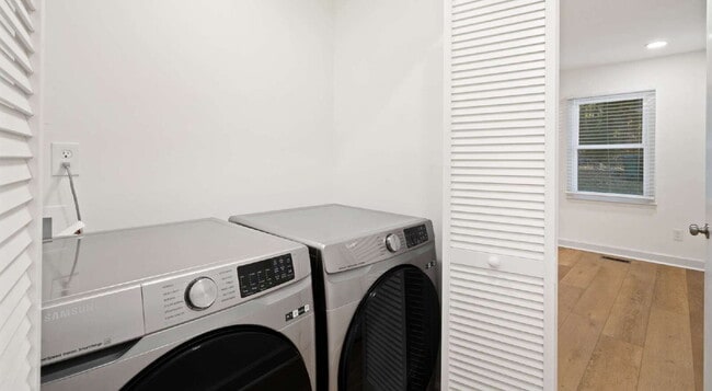 Building Photo - Updated 3-Bed Ranch w/ Modern Touches in D...