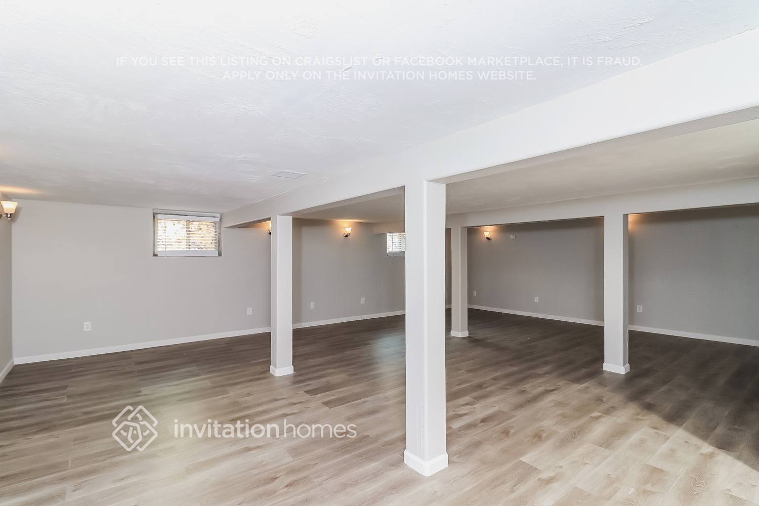 Building Photo - 213 E Carson Cir