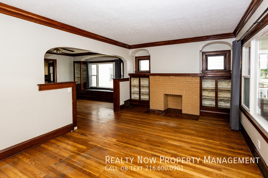 Building Photo - 3765 W 134th St